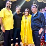 Afsana Khan Instagram - Our legend lyricist @kumaarofficial paji down to earth 🙌❤️ Legend music Directer @jaidevkumar_jd 🙌❤️ Chandigarh, India