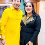 Afsana Khan Instagram - Legend respected @gurdasmaanjeeyo sahib ji 🙌❤️🙏 🌸🌸 @thisisparam #showtime #respect #legend Chandigarh, India