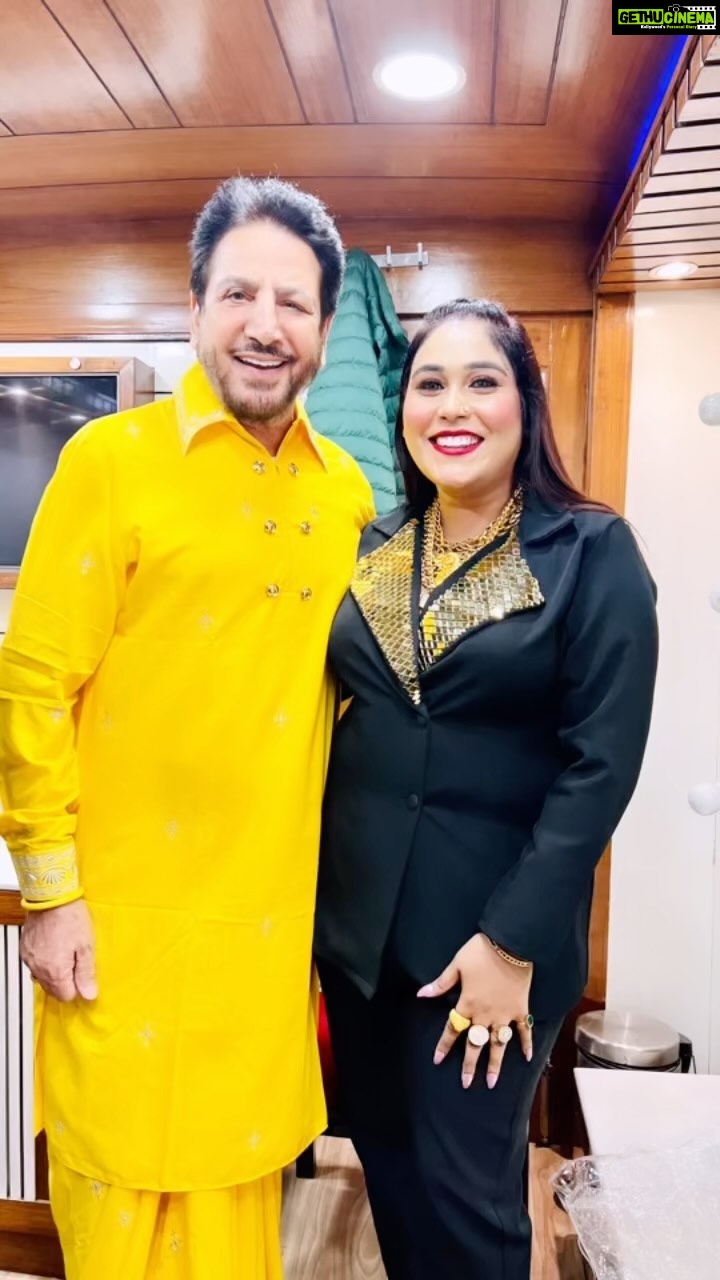 Afsana Khan Instagram - Legend respected @gurdasmaanjeeyo sahib ji πβ€οΈπ πΈπΈ @thisisparam #showtime #respect #legend Chandigarh, India