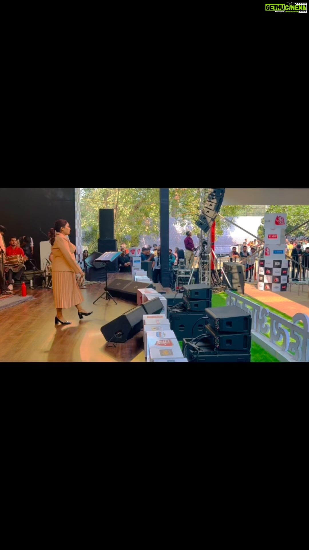 Afsana Khan Instagram - Blessed 🦋 Thnks AajTak Sahitya 2022 Festival love my Delhi fans 🙌🙏👌 @aajtak @indiatoday #aajtak #aajtaksahitya #blessed #reels #justiceforsidhumoosewala 🙏 Makeup @nandinimua ❤️ Hairstylist @avi_artistry ❤️ Delhi, India