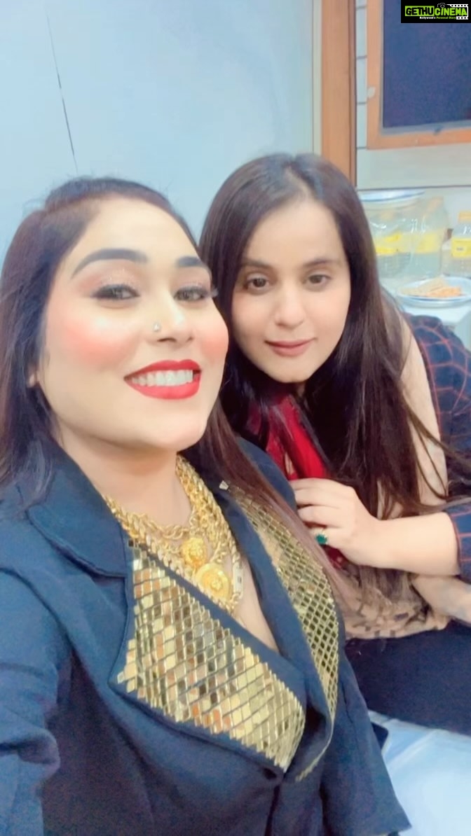 Afsana Khan Instagram - Behen and best dermatologist in Delhi @drtanu91 ❤️😘@itsclinic 👌 #doctor #love #behen #dosti