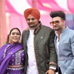 Afsana Khan Instagram - ਭਰਾ ਦਾ ਬੇ ਸ਼ਰਤ ਪਿਆਰ ਅਨਮੋਲ ਹੈ। ਤੁਸੀਂ ਸਿਰਫ ਮੇਰੇ ਭਰਾ ਨਹੀਂ ਹੋ, ਪਰ ਤੁਸੀਂ ਮੇਰੀ ਆਤਮਾ ਵੀ ਹੋ।। always main dhamki bai nu dindi c je na mere kise bhi Funtion te aye main gusee ho jana but bai always ponchde c ke kamli jihi mere naal ladayi krogyi bai ajj bhi vapis ajo plzzzz 😭😭😭 ਕੋਈ ਖ਼ਜ਼ਾਨਾ ਕਿਸੇ ਭਰਾ ਦੇ ਪਿਆਰ ਦੀ ਤੁਲਨਾ ਨਹੀਂ ਕਰਦਾ।। Vadda bai always in my heart @sidhu_moosewala ❤️😭💔🙌 #justiceforsidhumoosewala Chandigarh, India
