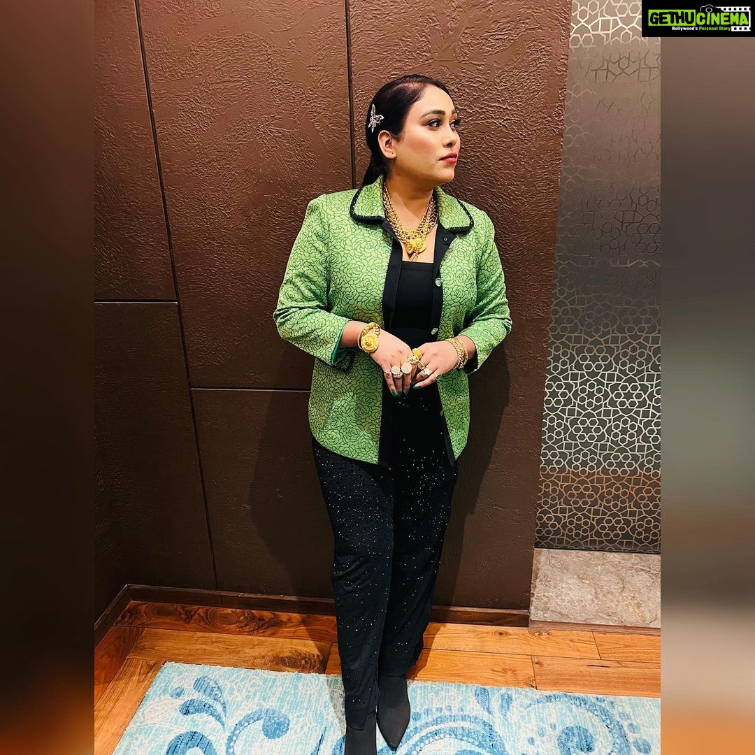 Afsana Khan Instagram - ਜਿਹਦੀ ਰਗ ਵਿਚ ਫਤਿਹ, ੳਹਦੀ ਜੱਗ ਵਿਚ ਫਤਿਹ!!*⛳️ 💢ਜਿੰਨੀ ਦਿੱਤੀ 🕉️ਰੱਬ ਨੇ ਆ ਕੱਢੁ 🥳ਟੌਰ ਨਾਲ....ਗੱਲੀਂ ਬਾਤੀਂ ਏਥੇ ਸਾਨੂੰ ਬੜੇ ਮਾਰਦੇ🤷🏻♂️..... Blessed ⭐️💚 Outfit @itsafsanakhan Makeup @nandinimua 👌❤️ Hair @avi_artistry #reels #love #afsaajz #respect The Leela Ambience Convention Hotel Delhi