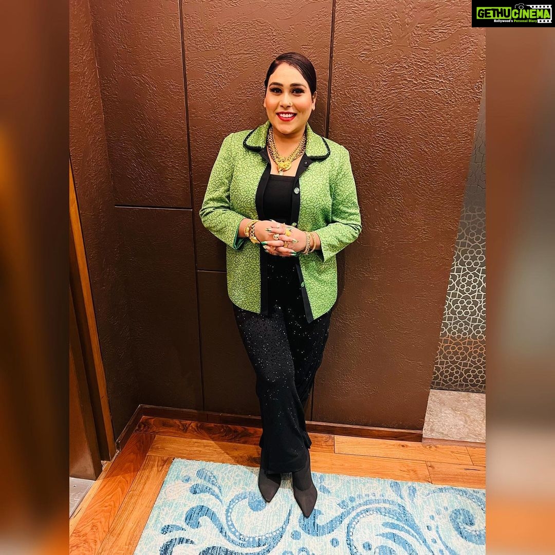 Afsana Khan Instagram - ਜਿਹਦੀ ਰਗ ਵਿਚ ਫਤਿਹ, ੳਹਦੀ ਜੱਗ ਵਿਚ ਫਤਿਹ!!*⛳️ 💢ਜਿੰਨੀ ਦਿੱਤੀ 🕉️ਰੱਬ ਨੇ ਆ ਕੱਢੁ 🥳ਟੌਰ ਨਾਲ....ਗੱਲੀਂ ਬਾਤੀਂ ਏਥੇ ਸਾਨੂੰ ਬੜੇ ਮਾਰਦੇ🤷🏻♂️..... Blessed ⭐️💚 Outfit @itsafsanakhan Makeup @nandinimua 👌❤️ Hair @avi_artistry #reels #love #afsaajz #respect The Leela Ambience Convention Hotel Delhi