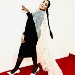 Afsana Khan Instagram - ਤਸਵੀਰਾਂ ਉਨ੍ਹਾਂ ਲੋਕਾਂ ਦੀਆਂ ਵਿਕਦੀਆਂ ਹਨ… ਜੋ ਖੁਦ ਨਹੀਂ ਵਿਕਦੇ । ਕਰੋੜਾਂ ਊਲੂਆਂ ਦਾ ਏਕਾ ਵੀ ਸੂਰਜ਼ ਨੂੰ ਚੜਨੋ ਨਹੀਂ ਰੋਕ ਸਕਦਾ !! 🖤⭐️ Blessed 🙏 #goldstar #goldqueen #goldlover #goldengirl #reels #love #respect Outfit @anchorshobhagirdhar Chandigarh, India
