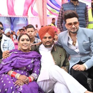 Afsana Khan Instagram - ਭਰਾ ਦਾ ਬੇ ਸ਼ਰਤ ਪਿਆਰ ਅਨਮੋਲ ਹੈ।
ਤੁਸੀਂ ਸਿਰਫ ਮੇਰੇ ਭਰਾ ਨਹੀਂ ਹੋ, ਪਰ ਤੁਸੀਂ ਮੇਰੀ ਆਤਮਾ ਵੀ ਹੋ।। always main dhamki bai nu dindi c je na mere kise bhi Funtion te aye main gusee ho jana but bai always ponchde c ke kamli jihi mere naal ladayi krogyi bai ajj bhi vapis ajo plzzzz 😭😭😭 

ਕੋਈ ਖ਼ਜ਼ਾਨਾ ਕਿਸੇ ਭਰਾ ਦੇ ਪਿਆਰ ਦੀ ਤੁਲਨਾ ਨਹੀਂ ਕਰਦਾ।। Vadda bai always in my heart @sidhu_moosewala ❤️😭💔🙌
#justiceforsidhumoosewala