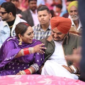 Afsana Khan Instagram - ਭਰਾ ਦਾ ਬੇ ਸ਼ਰਤ ਪਿਆਰ ਅਨਮੋਲ ਹੈ।
ਤੁਸੀਂ ਸਿਰਫ ਮੇਰੇ ਭਰਾ ਨਹੀਂ ਹੋ, ਪਰ ਤੁਸੀਂ ਮੇਰੀ ਆਤਮਾ ਵੀ ਹੋ।। always main dhamki bai nu dindi c je na mere kise bhi Funtion te aye main gusee ho jana but bai always ponchde c ke kamli jihi mere naal ladayi krogyi bai ajj bhi vapis ajo plzzzz 😭😭😭 

ਕੋਈ ਖ਼ਜ਼ਾਨਾ ਕਿਸੇ ਭਰਾ ਦੇ ਪਿਆਰ ਦੀ ਤੁਲਨਾ ਨਹੀਂ ਕਰਦਾ।। Vadda bai always in my heart @sidhu_moosewala ❤️😭💔🙌
#justiceforsidhumoosewala