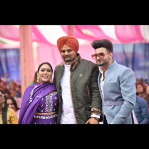 Afsana Khan Instagram - ਭਰਾ ਦਾ ਬੇ ਸ਼ਰਤ ਪਿਆਰ ਅਨਮੋਲ ਹੈ।
ਤੁਸੀਂ ਸਿਰਫ ਮੇਰੇ ਭਰਾ ਨਹੀਂ ਹੋ, ਪਰ ਤੁਸੀਂ ਮੇਰੀ ਆਤਮਾ ਵੀ ਹੋ।। always main dhamki bai nu dindi c je na mere kise bhi Funtion te aye main gusee ho jana but bai always ponchde c ke kamli jihi mere naal ladayi krogyi bai ajj bhi vapis ajo plzzzz 😭😭😭 

ਕੋਈ ਖ਼ਜ਼ਾਨਾ ਕਿਸੇ ਭਰਾ ਦੇ ਪਿਆਰ ਦੀ ਤੁਲਨਾ ਨਹੀਂ ਕਰਦਾ।। Vadda bai always in my heart @sidhu_moosewala ❤️😭💔🙌
#justiceforsidhumoosewala