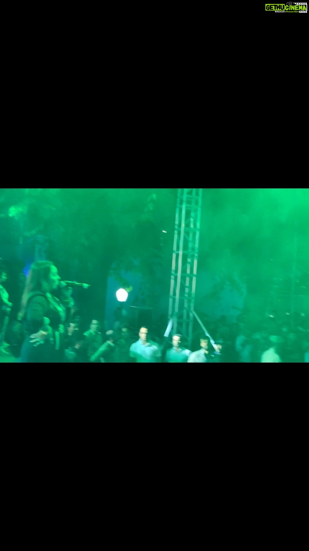 Afsana Khan Instagram - THNKS Srinagar ❤️👌🙏 JASHAN E KASHMIR ☘️❤️ #jashanekashmir @onedigitalentertainment @buntybains @jass_dhanjal @itsafsanakhan my love ❤️ @saajzofficial #afsaajz #justiceforsidhumoosewala Outstanding aunty ki enjoy performance 👌