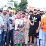 Afsana Khan Instagram - ਸਾਰੇ ਪਿਆਰ ਕਰਨ ਵਾਲੇ ਅੱਜ ਸੜਕਾਂ 'ਤੇ ਨੇ ਸਾਡੇ ਬਾਈ ਦਾ ਸਾਨੂੰ ਇਨਸਾਫ ਮਿਲਣਾ ਚਾਹੀਦਾ @sardarbalkaursidhu @sidhu_moosewala #justiceforsidhumoosewala 🙏 Zirkuper