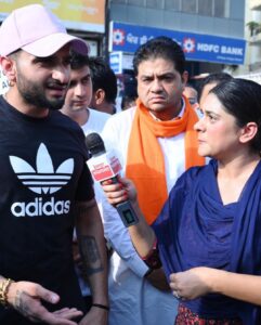 Afsana Khan Instagram - ਸਾਰੇ ਪਿਆਰ ਕਰਨ ਵਾਲੇ ਅੱਜ ਸੜਕਾਂ 'ਤੇ ਨੇ 
ਸਾਡੇ ਬਾਈ ਦਾ ਸਾਨੂੰ ਇਨਸਾਫ ਮਿਲਣਾ ਚਾਹੀਦਾ 
@sardarbalkaursidhu @sidhu_moosewala 
#justiceforsidhumoosewala 🙏