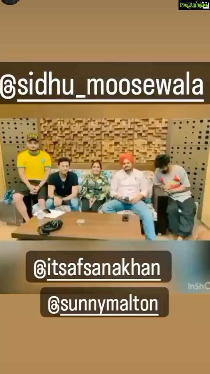 Afsana Khan Instagram - Eid Mubarak sabko β€οΈππ€² #justiceforsidhumoosewala #allhamdulillah #eidmubarak @sidhu_moosewala vadda bai miss u sohne bai πβ€οΈπ @saajzofficial @salimmerchant @khudaabaksh πβ€οΈ Toronto, Ontario