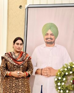Afsana Khan Instagram - ਅਸੀਂ ਇਸ ਰੱਖੜੀ ਬੰਧਨ ‘ਤੇ ਇਕੱਠੇ ਨਹੀਂ ਹਾਂ, ਪਰ ਇਹ ਤੁਹਾਡੇ ਲਈ ਮੇਰਾ ਪਿਆਰ ਨਹੀਂ ਬਦਲਦਾ.
ਮੈਂ ਹਮੇਸ਼ਾ ਤੁਹਾਡੀ ਦੇਖਭਾਲ ਕਰਨ ਅਤੇ ਤੁਹਾਡੀ ਰੱਖਿਆ ਕਰਨ ਦਾ ਵਾਅਦਾ ਕਰ ਰਹਿ ਹਾਂ. ਰੱਖੜੀ ਬੰਧਨ ਮੁਬਾਰਕ
Always in my heart ❤️ vadda bai @sidhu_moosewala  miss u so much 😭💔😭💔😭
#justiceforsidhumoosewala #brothersisterlove #reels #afsaajz #foreverafsaajz