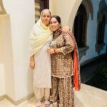 Afsana Khan Instagram - ਅਸੀਂ ਇਸ ਰੱਖੜੀ ਬੰਧਨ ‘ਤੇ ਇਕੱਠੇ ਨਹੀਂ ਹਾਂ, ਪਰ ਇਹ ਤੁਹਾਡੇ ਲਈ ਮੇਰਾ ਪਿਆਰ ਨਹੀਂ ਬਦਲਦਾ. ਮੈਂ ਹਮੇਸ਼ਾ ਤੁਹਾਡੀ ਦੇਖਭਾਲ ਕਰਨ ਅਤੇ ਤੁਹਾਡੀ ਰੱਖਿਆ ਕਰਨ ਦਾ ਵਾਅਦਾ ਕਰ ਰਹਿ ਹਾਂ. ਰੱਖੜੀ ਬੰਧਨ ਮੁਬਾਰਕ Always in my heart ❤️ vadda bai @sidhu_moosewala miss u so much 😭💔😭💔😭 #justiceforsidhumoosewala #brothersisterlove #reels #afsaajz #foreverafsaajz Mussa