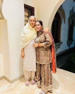 Afsana Khan Instagram - ਅਸੀਂ ਇਸ ਰੱਖੜੀ ਬੰਧਨ ‘ਤੇ ਇਕੱਠੇ ਨਹੀਂ ਹਾਂ, ਪਰ ਇਹ ਤੁਹਾਡੇ ਲਈ ਮੇਰਾ ਪਿਆਰ ਨਹੀਂ ਬਦਲਦਾ.
ਮੈਂ ਹਮੇਸ਼ਾ ਤੁਹਾਡੀ ਦੇਖਭਾਲ ਕਰਨ ਅਤੇ ਤੁਹਾਡੀ ਰੱਖਿਆ ਕਰਨ ਦਾ ਵਾਅਦਾ ਕਰ ਰਹਿ ਹਾਂ. ਰੱਖੜੀ ਬੰਧਨ ਮੁਬਾਰਕ
Always in my heart ❤️ vadda bai @sidhu_moosewala  miss u so much 😭💔😭💔😭
#justiceforsidhumoosewala #brothersisterlove #reels #afsaajz #foreverafsaajz