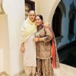 Afsana Khan Instagram - ਅਸੀਂ ਇਸ ਰੱਖੜੀ ਬੰਧਨ ‘ਤੇ ਇਕੱਠੇ ਨਹੀਂ ਹਾਂ, ਪਰ ਇਹ ਤੁਹਾਡੇ ਲਈ ਮੇਰਾ ਪਿਆਰ ਨਹੀਂ ਬਦਲਦਾ. ਮੈਂ ਹਮੇਸ਼ਾ ਤੁਹਾਡੀ ਦੇਖਭਾਲ ਕਰਨ ਅਤੇ ਤੁਹਾਡੀ ਰੱਖਿਆ ਕਰਨ ਦਾ ਵਾਅਦਾ ਕਰ ਰਹਿ ਹਾਂ. ਰੱਖੜੀ ਬੰਧਨ ਮੁਬਾਰਕ Always in my heart ❤️ vadda bai @sidhu_moosewala miss u so much 😭💔😭💔😭 #justiceforsidhumoosewala #brothersisterlove #reels #afsaajz #foreverafsaajz Mussa