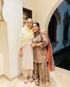 Afsana Khan Instagram - ਅਸੀਂ ਇਸ ਰੱਖੜੀ ਬੰਧਨ ‘ਤੇ ਇਕੱਠੇ ਨਹੀਂ ਹਾਂ, ਪਰ ਇਹ ਤੁਹਾਡੇ ਲਈ ਮੇਰਾ ਪਿਆਰ ਨਹੀਂ ਬਦਲਦਾ.
ਮੈਂ ਹਮੇਸ਼ਾ ਤੁਹਾਡੀ ਦੇਖਭਾਲ ਕਰਨ ਅਤੇ ਤੁਹਾਡੀ ਰੱਖਿਆ ਕਰਨ ਦਾ ਵਾਅਦਾ ਕਰ ਰਹਿ ਹਾਂ. ਰੱਖੜੀ ਬੰਧਨ ਮੁਬਾਰਕ
Always in my heart ❤️ vadda bai @sidhu_moosewala  miss u so much 😭💔😭💔😭
#justiceforsidhumoosewala #brothersisterlove #reels #afsaajz #foreverafsaajz