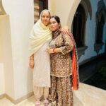 Afsana Khan Instagram - ਅਸੀਂ ਇਸ ਰੱਖੜੀ ਬੰਧਨ ‘ਤੇ ਇਕੱਠੇ ਨਹੀਂ ਹਾਂ, ਪਰ ਇਹ ਤੁਹਾਡੇ ਲਈ ਮੇਰਾ ਪਿਆਰ ਨਹੀਂ ਬਦਲਦਾ. ਮੈਂ ਹਮੇਸ਼ਾ ਤੁਹਾਡੀ ਦੇਖਭਾਲ ਕਰਨ ਅਤੇ ਤੁਹਾਡੀ ਰੱਖਿਆ ਕਰਨ ਦਾ ਵਾਅਦਾ ਕਰ ਰਹਿ ਹਾਂ. ਰੱਖੜੀ ਬੰਧਨ ਮੁਬਾਰਕ Always in my heart ❤️ vadda bai @sidhu_moosewala miss u so much 😭💔😭💔😭 #justiceforsidhumoosewala #brothersisterlove #reels #afsaajz #foreverafsaajz Mussa