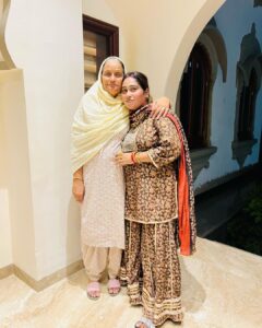 Afsana Khan Instagram - ਅਸੀਂ ਇਸ ਰੱਖੜੀ ਬੰਧਨ ‘ਤੇ ਇਕੱਠੇ ਨਹੀਂ ਹਾਂ, ਪਰ ਇਹ ਤੁਹਾਡੇ ਲਈ ਮੇਰਾ ਪਿਆਰ ਨਹੀਂ ਬਦਲਦਾ.
ਮੈਂ ਹਮੇਸ਼ਾ ਤੁਹਾਡੀ ਦੇਖਭਾਲ ਕਰਨ ਅਤੇ ਤੁਹਾਡੀ ਰੱਖਿਆ ਕਰਨ ਦਾ ਵਾਅਦਾ ਕਰ ਰਹਿ ਹਾਂ. ਰੱਖੜੀ ਬੰਧਨ ਮੁਬਾਰਕ
Always in my heart ❤️ vadda bai @sidhu_moosewala  miss u so much 😭💔😭💔😭
#justiceforsidhumoosewala #brothersisterlove #reels #afsaajz #foreverafsaajz