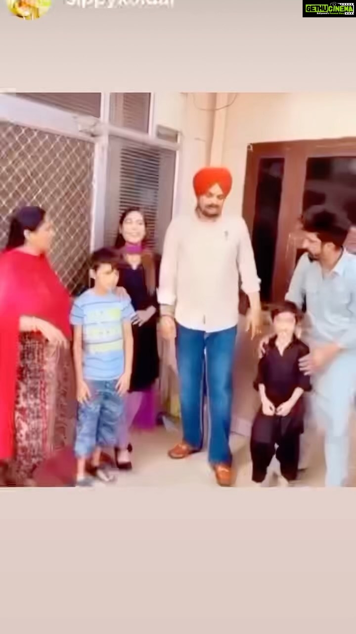 Afsana Khan Instagram - Main roh rai aa I miss u sidhu bai 😭😭😭😭😭😭😭😭 mainu yaad aa Rahi aaa @sidhu_moosewala 😭💔 bai tu kyo chad gye chala gaya sanu 💔😭