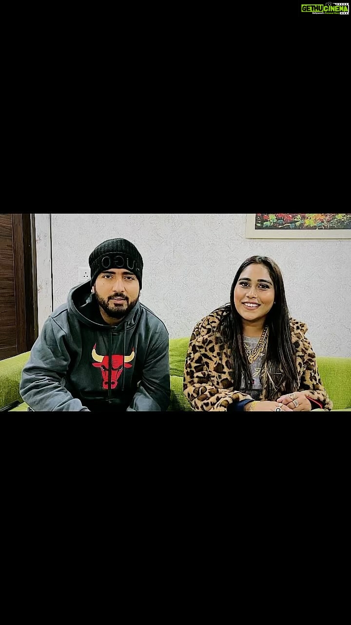 Afsana Khan Instagram - Happy birthday my big brother @jaani777 gbu always बड़े भाई की परछाई भी, शीतल छांव जैसी होती है ❤️🎂🙌⭐️🦋 मेरे हौसले तब और बढ़ जाते है, जब भाई कहता है तू चल मैं तेरे साथ हूं..!! जीने का अंदाज आज भी बिंदास है, जान लुटा दू जो अपना भाई ख़ास है..!! @jaani777 #brosis #bondbrothers #lovebrother Chandigarh, India