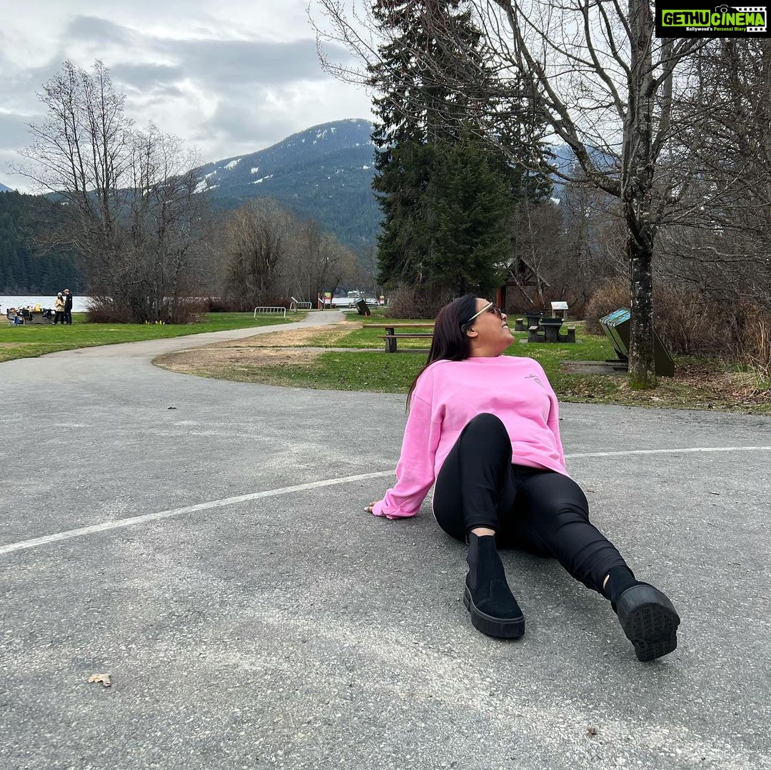 Afsana Khan Instagram - जिस पल के लिए आप खुश हो जाओ ! वही पल आपका जीवन है !! 💕🇨🇦💫👑🦋🍁 #goldqueen #afsaajzforever #afsaajz #bosslady #canada #whistler #bramton #toronto #blessed #justiceforsidhumoosewala #brosislove #love Vancouver, British Columbia