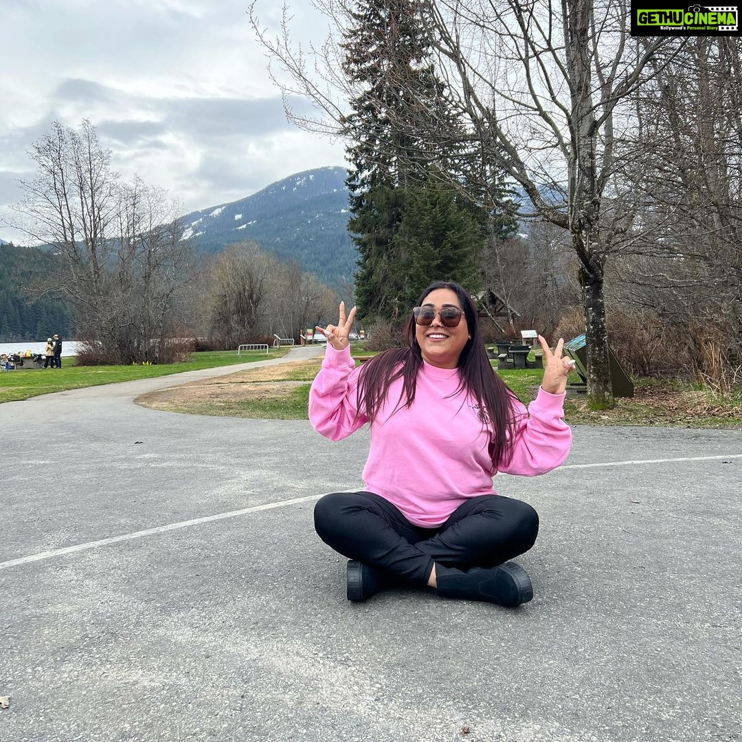 Afsana Khan Instagram - जिस पल के लिए आप खुश हो जाओ ! वही पल आपका जीवन है !! 💕🇨🇦💫👑🦋🍁 #goldqueen #afsaajzforever #afsaajz #bosslady #canada #whistler #bramton #toronto #blessed #justiceforsidhumoosewala #brosislove #love Vancouver, British Columbia