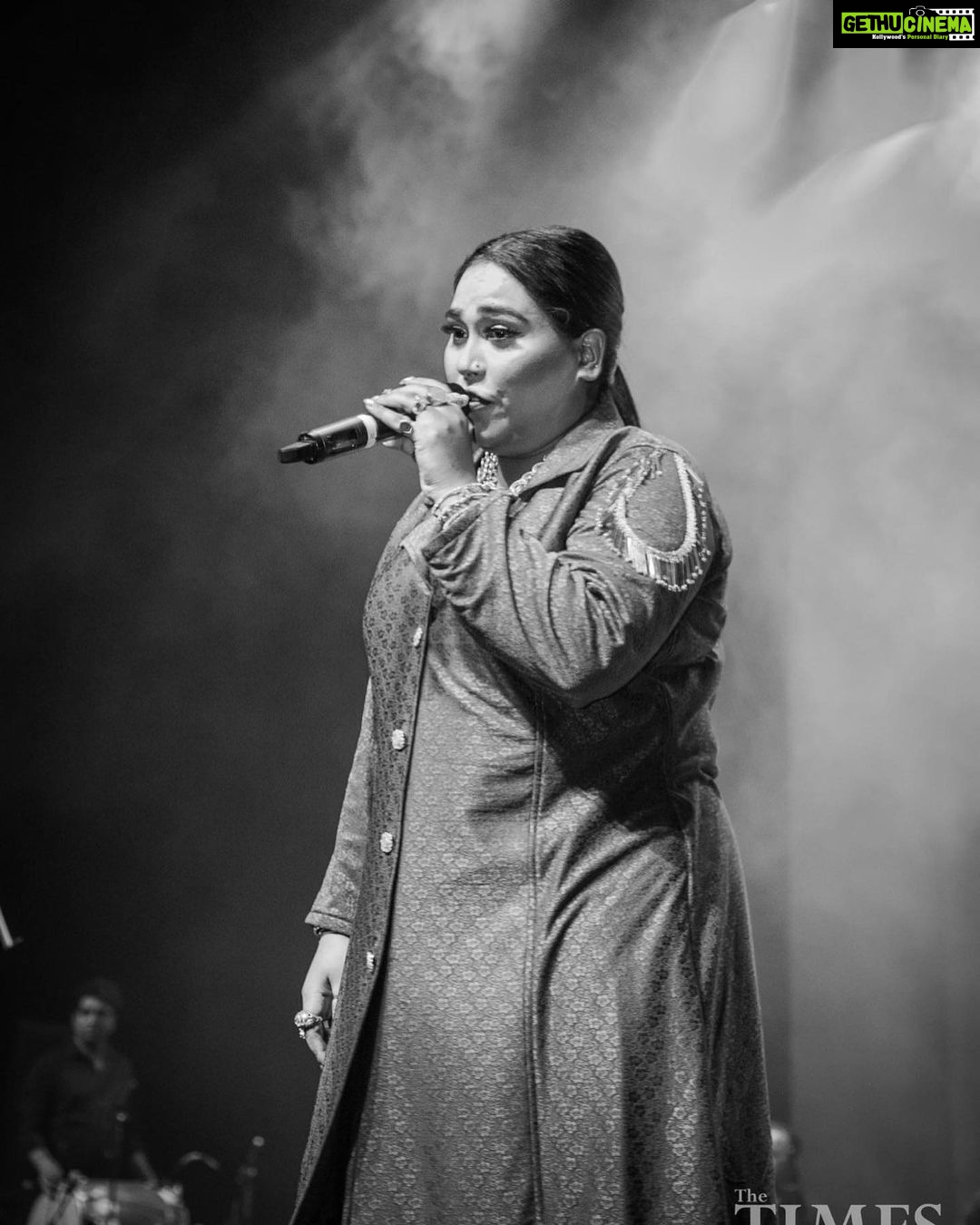 Afsana Khan Instagram - Glimpse from the successful show Afsana Khan Live in Concert 2023 🍁🇨🇦💫👑🦋 Thank you to all the supporters. Surrey, British Columbia