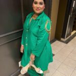 Afsana Khan Instagram - 💚🍀 Thx Surrey bhut ghaint reha show 🙏🇨🇦 💫👑 Makeup @pink.touch.studio Preet ❤️ Surrey, British Columbia