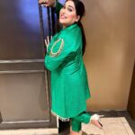 Afsana Khan Instagram - 💚🍀 Thx Surrey bhut ghaint reha show 🙏🇨🇦 💫👑 Makeup @pink.touch.studio Preet ❤️ Surrey, British Columbia