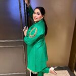 Afsana Khan Instagram - 💚🍀 Thx Surrey bhut ghaint reha show 🙏🇨🇦 💫👑 Makeup @pink.touch.studio Preet ❤️ Surrey, British Columbia