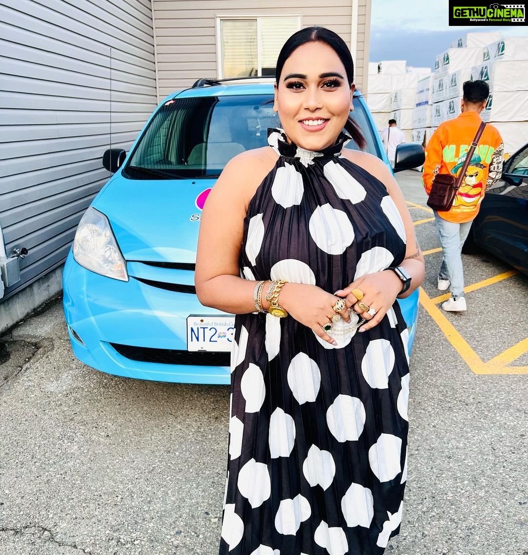 Afsana Khan Instagram - ππ«π€ππ¨π¦ Are u ready Surrey!!!Letβs Rock Tomorrow Get your tickets soon..Ajoo phir lane Raunaka ππππ @parvasimedia @b4usurrey @thetimesofcanada Makeup @pink.touch.studio Surrey, British Columbia