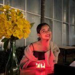 Ahsaas Channa Instagram - A bottle of something old and red with my best friends! ❤️ Thankyou @fratelliwines for making this girls trip the most memorable one and special. Ended the trip with open air lawn dinner which was the highlight for me on this entire trip. Fratelli Vineyards, Akluj, Maharashtra.