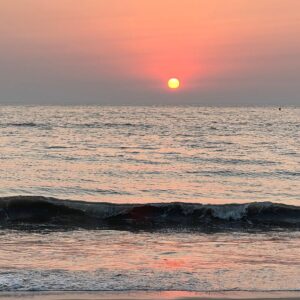 Ahsaas Channa Instagram - Tumhare mere beach’🌅🌊☀️