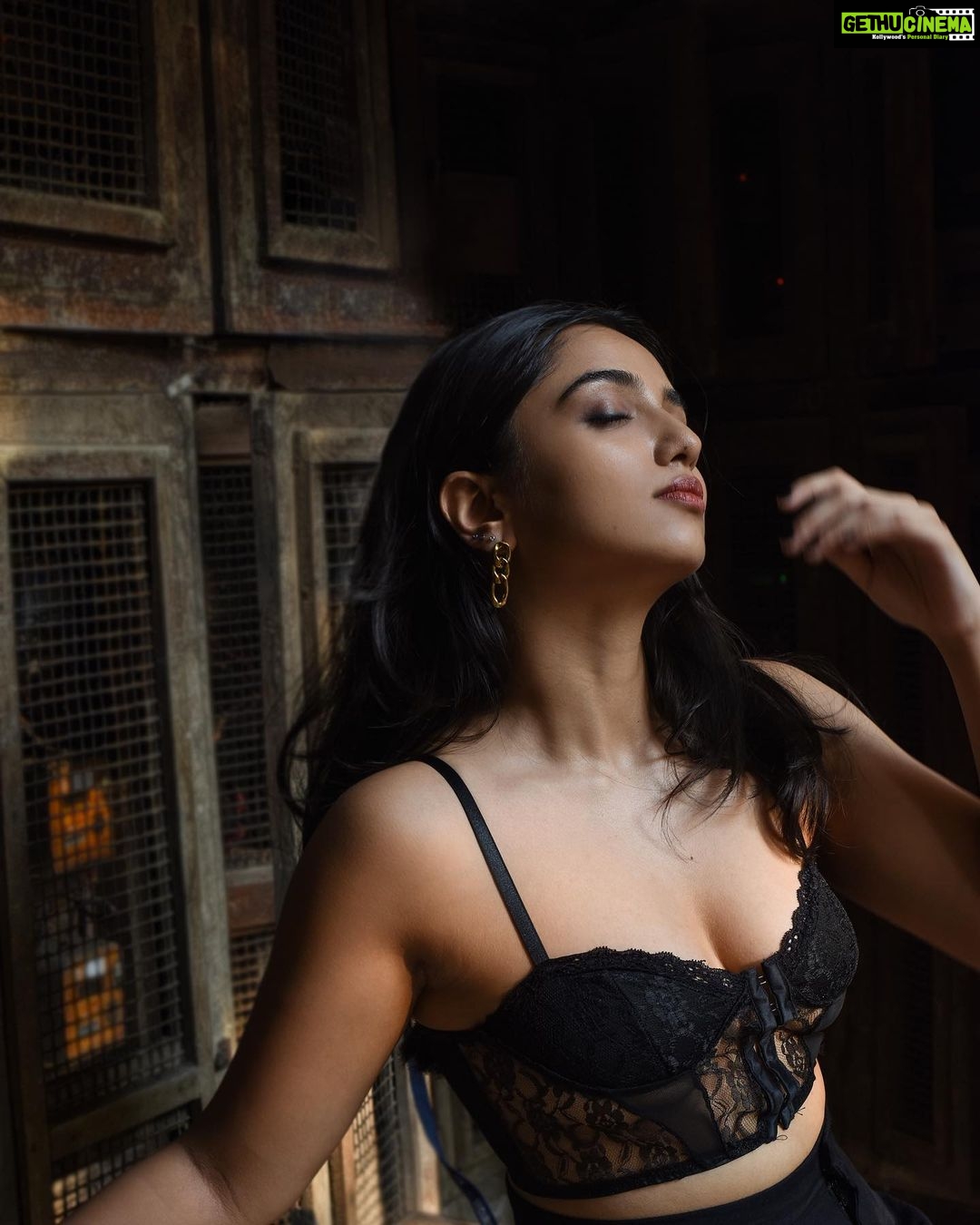 Ahsaas Channa - 509.8K Likes - Promise that you will sing about me!
@shazzalamphotography