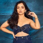 Ahsaas Channa Instagram – It’s INDIGO season 💙
 (Only Kim Namjoon fans know what I’m talking about) 

📸 @mohitvaru 
Styled by @stylebykayal 
Makeup by @ritikaturakhia01 
Assisted by @tanvi.r.kothari 
Hair by @andajpatel

💙💙💙💙💙💙💙💙💙
 

Outfit : @khhouseofkhaddar 
Jewels : @thecactistore
Shoes : @londonrag_in @zaamo.official