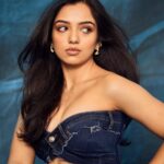 Ahsaas Channa Instagram – I’ve got a denim heart 

📸 @mohitvaru 
Styled by @stylebykayal 
Makeup by @ritikaturakhia01 
Assisted by @tanvi.r.kothari 
Hair by @andajpatel

 🌀🌀🌀🌀🌀🌀
 

Outfit : @khhouseofkhaddar 
Jewels : @thecactistore
Shoes : @londonrag_in @zaamo.official