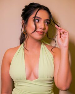 Ahsaas Channa Instagram - We never go out of style. 

📸 @lakshaydarganphotography 
Makeup @wowmakeoversstudio 
Hair @poojamakhijanihairstylist