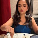 Ahsaas Channa Instagram - 💓🥢😛 Photograper @kevinkennethlee Earrings @__amodini