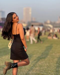 Ahsaas Channa Instagram - Lollapalooza lewk with my concert buds. 

@lollaindia 
@baskarabhi @ishaniyat