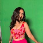 Ahsaas Channa Instagram - Shawty. Makeup @ritikaturakhia01 Hair @glambydiya Cheerleaders both of them and @shahiyeshipaneer