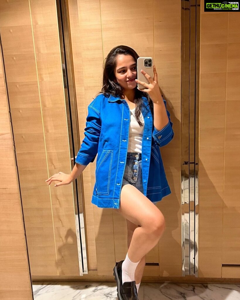 Ahsaas Channa Instagram - Clearly a look with my favourite jacket. JW Marriott Mumbai Juhu