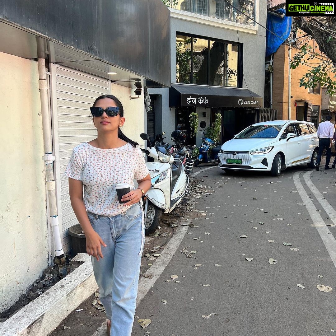 Ahsaas Channa Instagram - If it wasn’t obvious, we shot in my favourite part of the city. Kala Ghoda, Fort