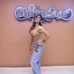 Akasa Instagram - jugaad ka #Shringaar 👀 These jeans are from a previous music video of mine (guess which?) styled them with this gorg @saanjhbylea corset ✨ choker by @meraki.mumbai , HMU by the amaze @ladyatplay_tarsha asst by @promise_thehairartist If you couldn’t tell already, I LOVE getting Shringaar’d 🥰 • • • • • #akasasingh #akasa #akasasing #akasians #akasakebesties #ootd #fashion #trending #explore #punjabi #HMU #style #indian #naagin