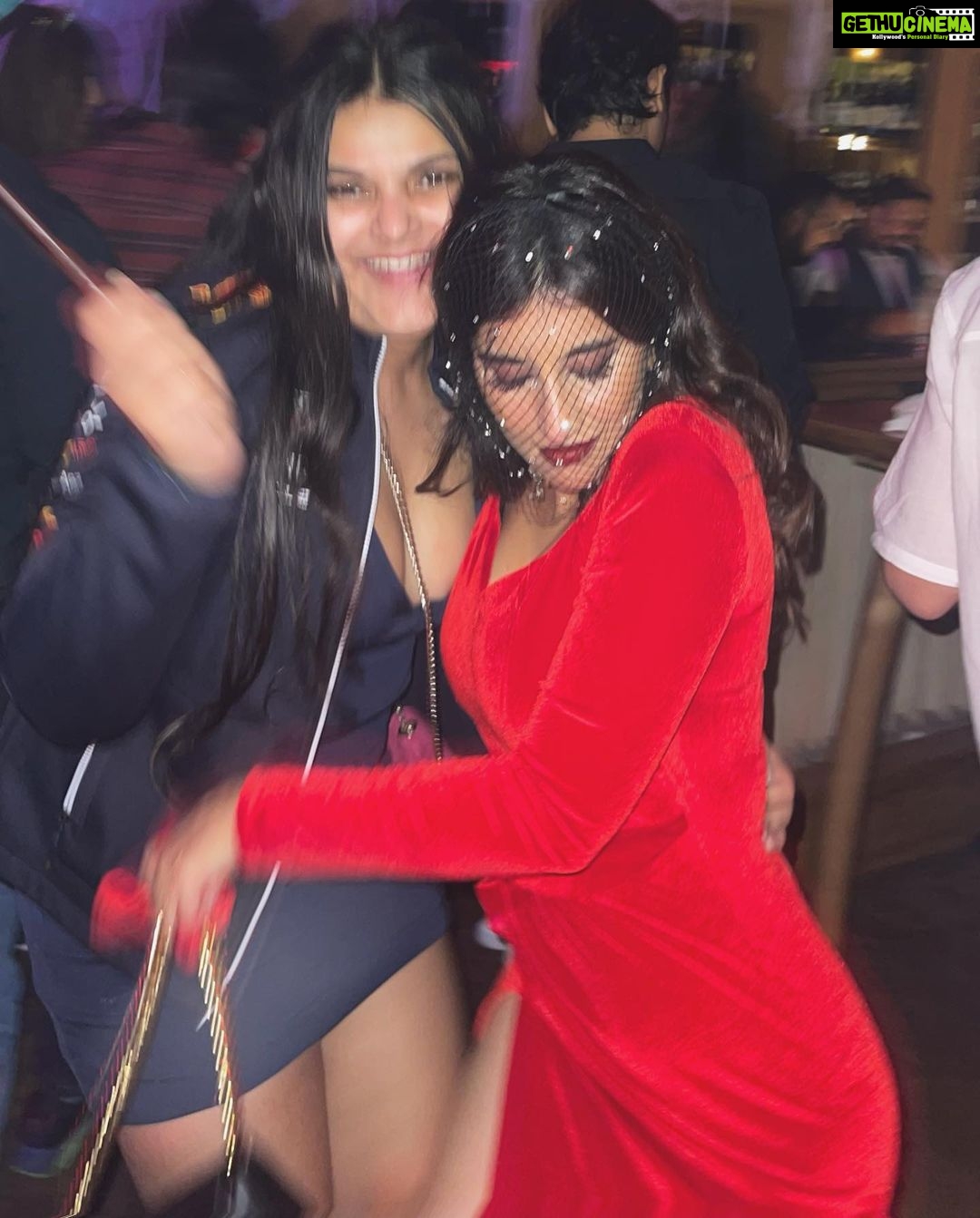 Akasa Instagram - fancy dress juloos ft last minute jugaadus 🎃 • • • • • • #akasa #akasasingh #akasians #akasakebesties #halloween #halloween2022 #ootn #trending #fyp #explore #ghost