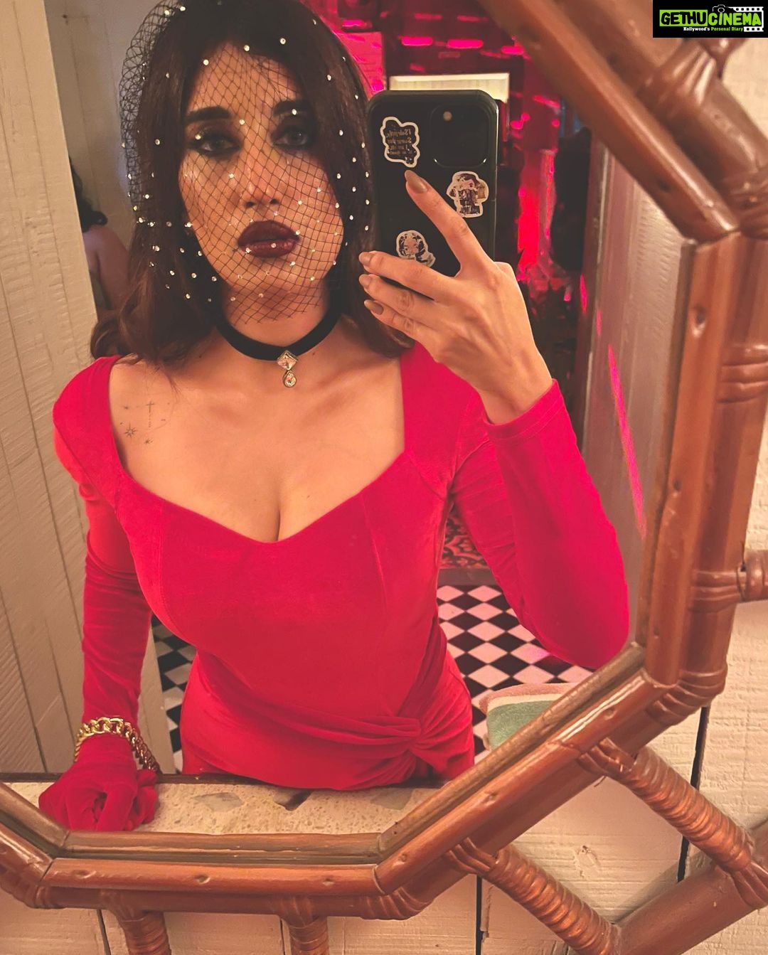 Akasa Instagram - fancy dress juloos ft last minute jugaadus 🎃 • • • • • • #akasa #akasasingh #akasians #akasakebesties #halloween #halloween2022 #ootn #trending #fyp #explore #ghost