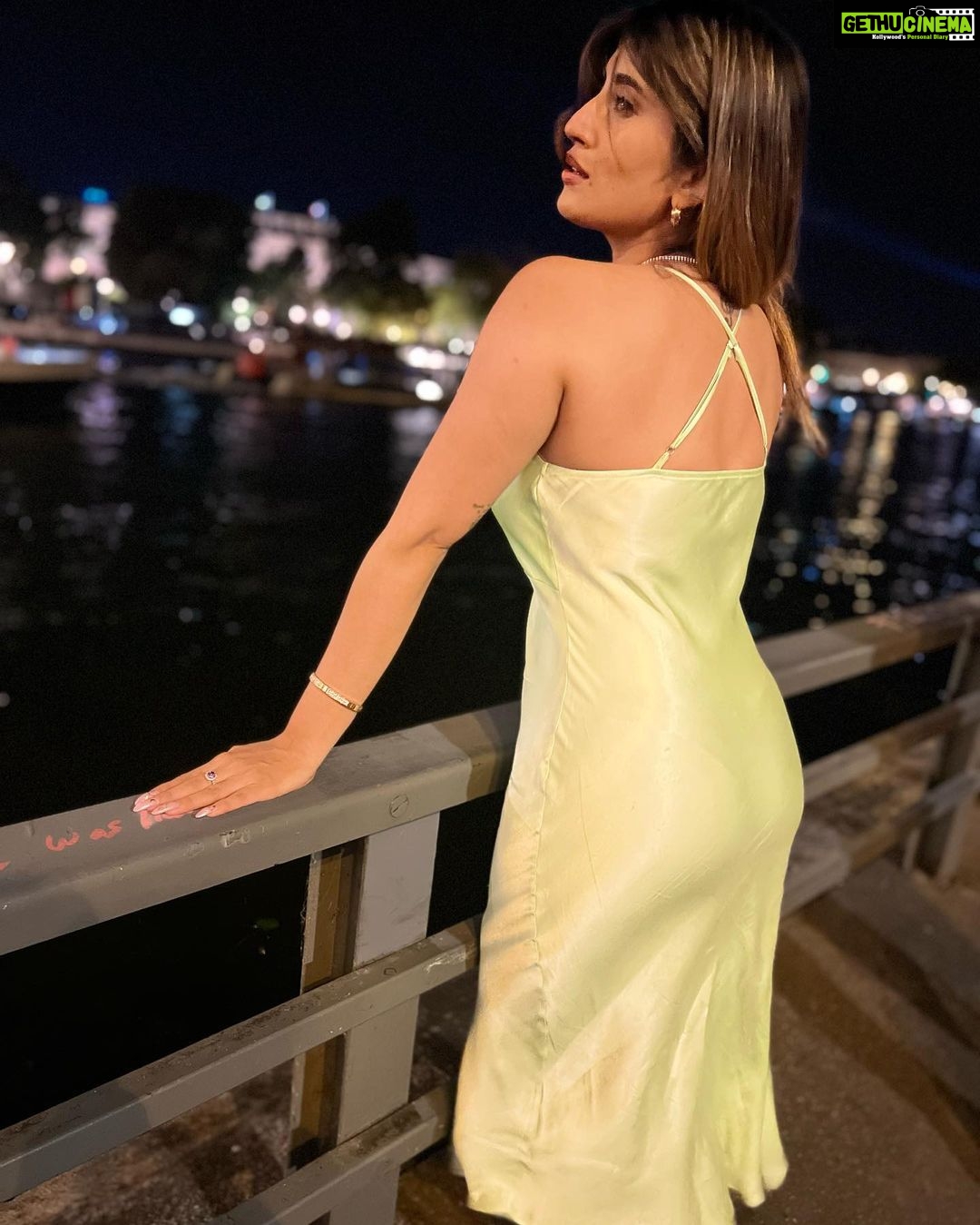 Akasa Instagram - real , rare and romaanchak π β’ β’ β’ β’ β’ β’ β’ β’ β’ β’ β’ β’ β’ #akasa #akasasingh #europe #eurotrip #akasians #akasakebesties #trending #trendingreels #explore #fyp #ootd #fashion #travel #naagin #shringar #love #nofilter #shotoniphone #paris #outfits Pont Neuf