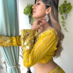 Akasa Instagram - go where the sunshine is 🌻✨ • • • Wearing : @shwetaaggarwal.official Earrings by: @phuljhadi @vblitzcommunications Styled by @pallakhshah ❤️‍🔥 very professionally shot with zero faffing and edited by @rithvik_d ♥️ • • • • • #akasa #akasasingh #akasasing #trending #trendingreels #trendingnow #explore #ootd #desi #fashion #indianfashion #punjabi