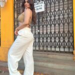 Akasa Instagram - walk, stumble, trip, strut.. eerythang 💁🏻‍♀️ • • • • • • #akasa #akasasingh #akasasing #akasakebesties #akasians #trending #love #fyp #explore #fashion #ootd #femininegoddess #trendingreels #naagin #shringaar #biggboss #thick #punjaban #trendingsongs