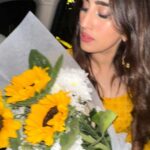 Akasa Instagram - i wish you sunshine and sunflowers ✨🌻 • • • • • #akasa #akasasingh #akasasing #akasakebesties #akasians #trending #love #fyp #explore #fashion #ootd #femininegoddess #trendingreels #naagin #shringaar #biggboss #thick #punjaban #trendingsongs